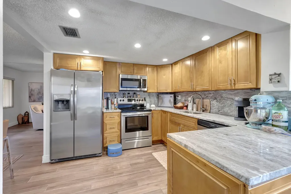 66 Capri B Delray Beach FL 33484
