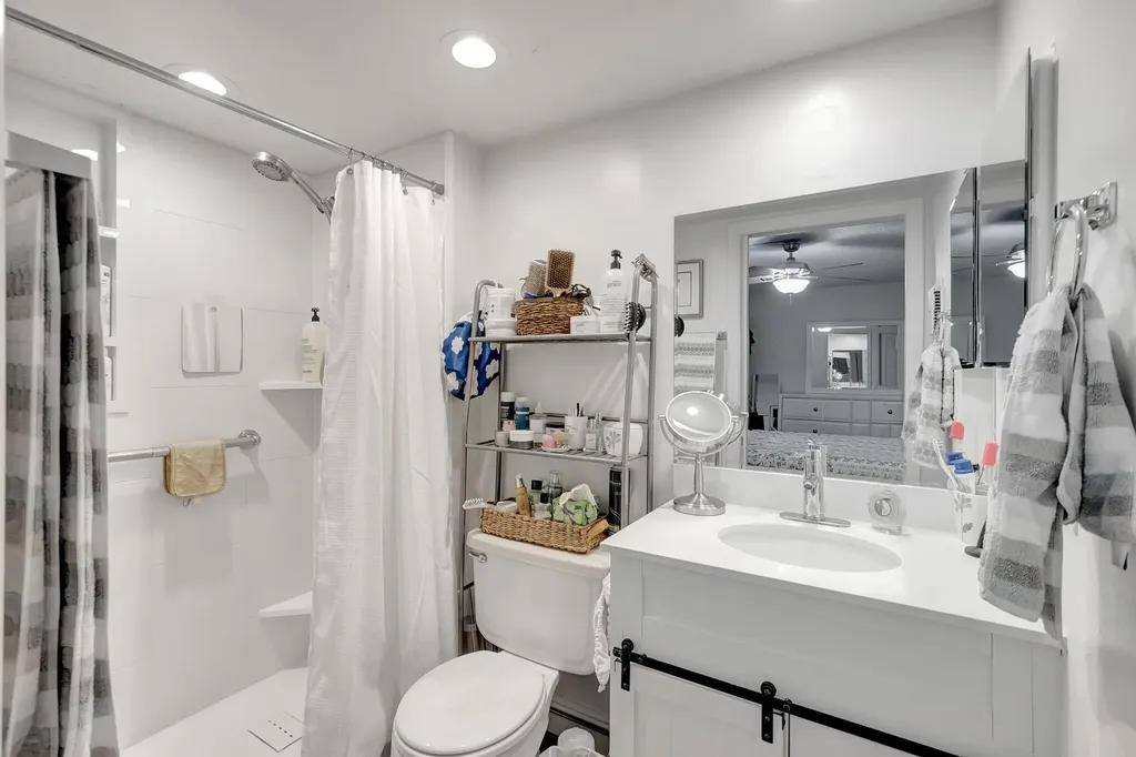 66 Capri B Delray Beach FL 33484