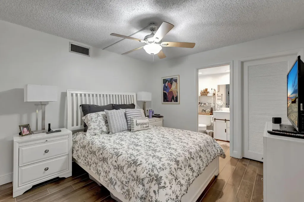 66 Capri B Delray Beach FL 33484