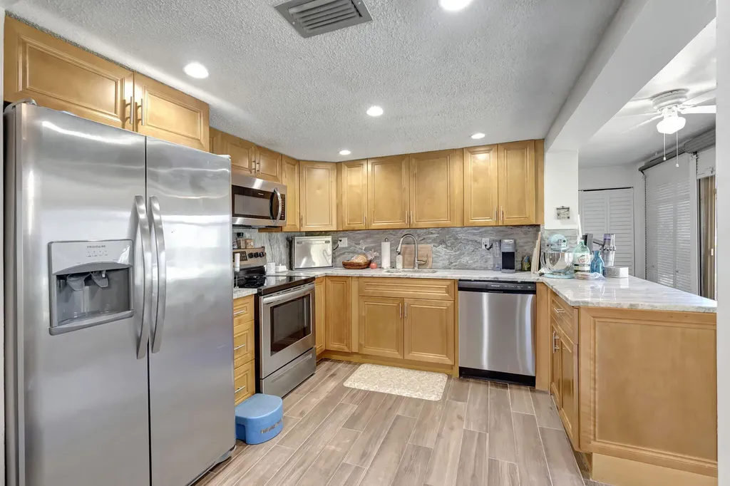 66 Capri B Delray Beach FL 33484