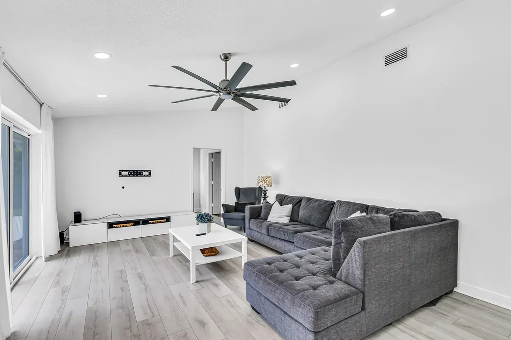 6183 Vista Linda Lane Boca Raton FL 33433