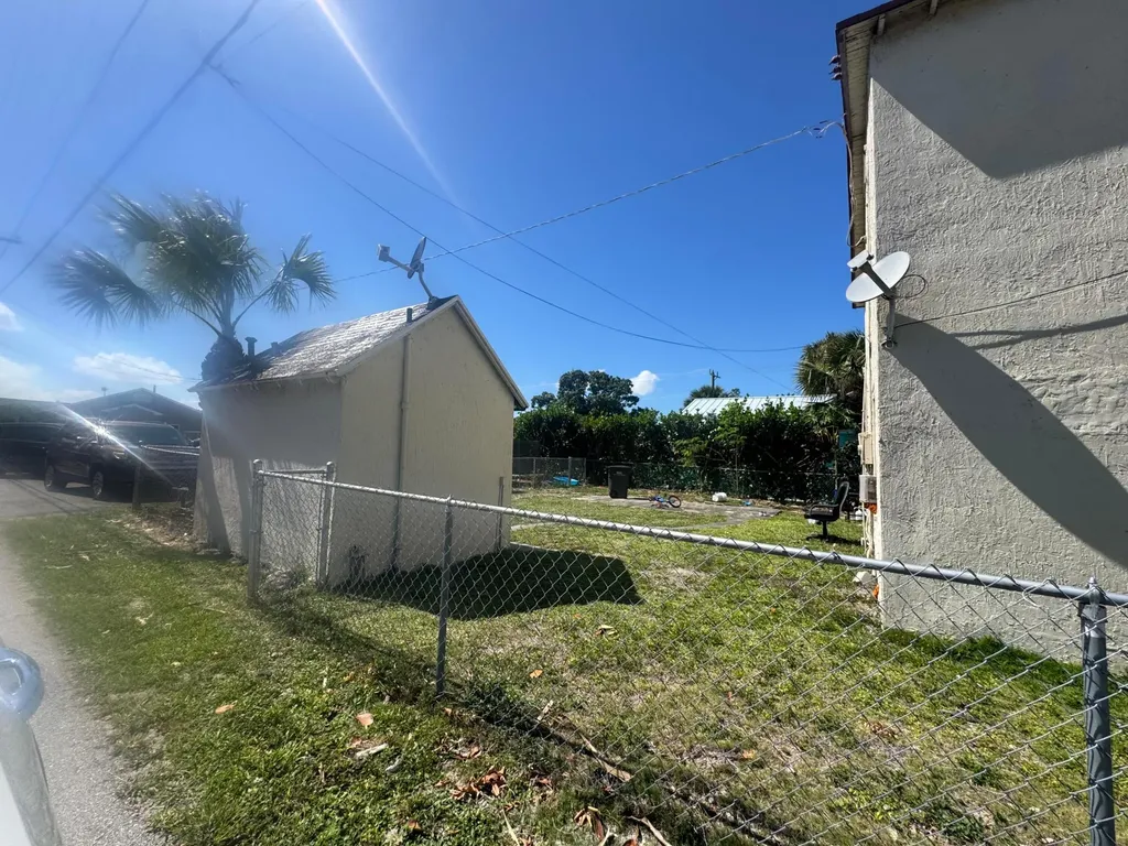 3621 Morton Avenue West Palm Beach FL 33405