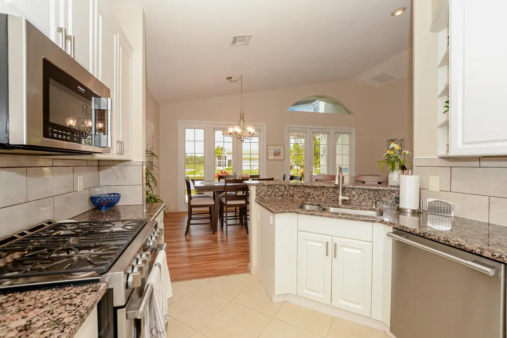 421 NW Sunview Way Port St Lucie FL 34986
