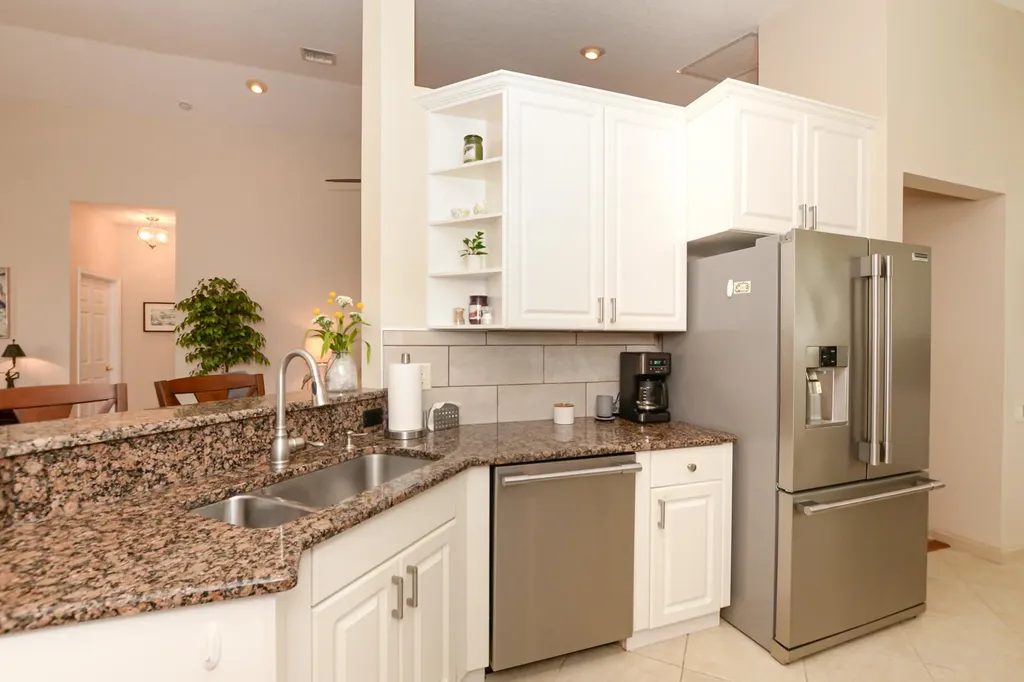 421 NW Sunview Way Port St Lucie FL 34986