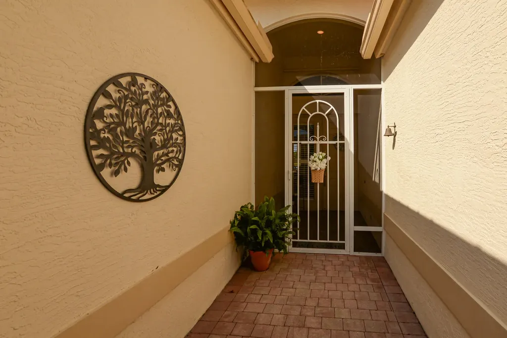 421 NW Sunview Way Port St Lucie FL 34986