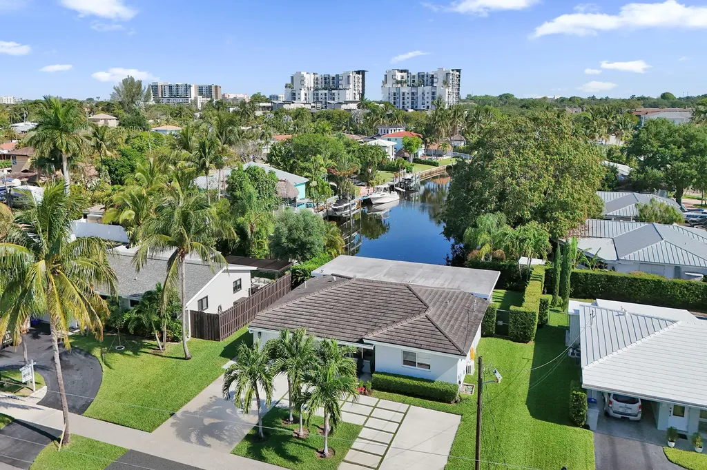381 SE 3rd Street Pompano Beach FL 33060