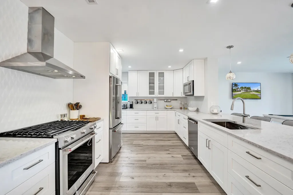 381 SE 3rd Street Pompano Beach FL 33060