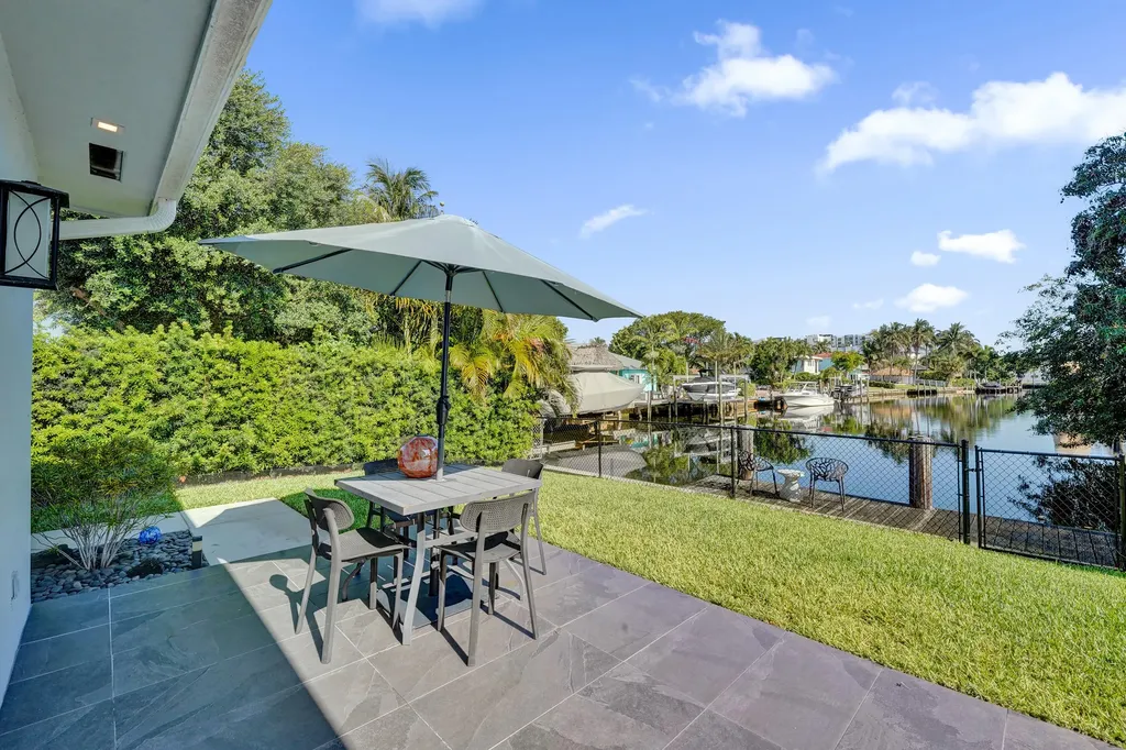 381 SE 3rd Street Pompano Beach FL 33060