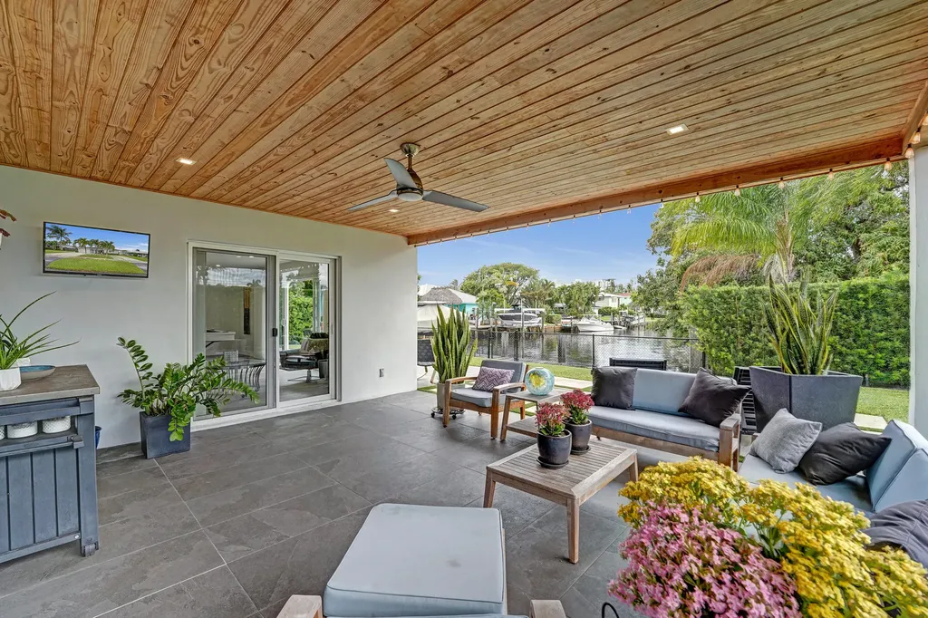 381 SE 3rd Street Pompano Beach FL 33060