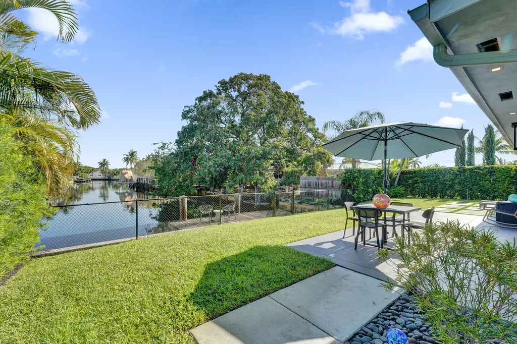 381 SE 3rd Street Pompano Beach FL 33060