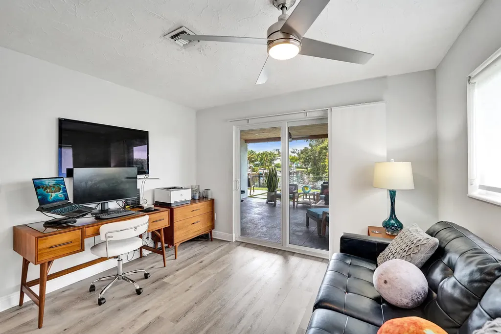 381 SE 3rd Street Pompano Beach FL 33060