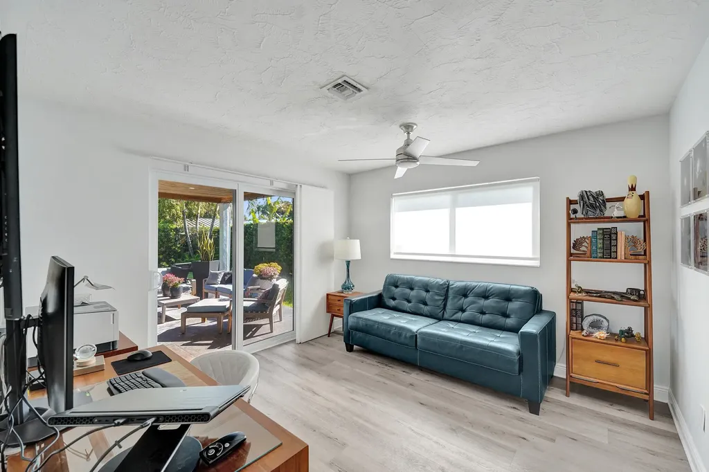 381 SE 3rd Street Pompano Beach FL 33060