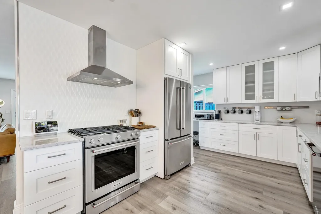 381 SE 3rd Street Pompano Beach FL 33060