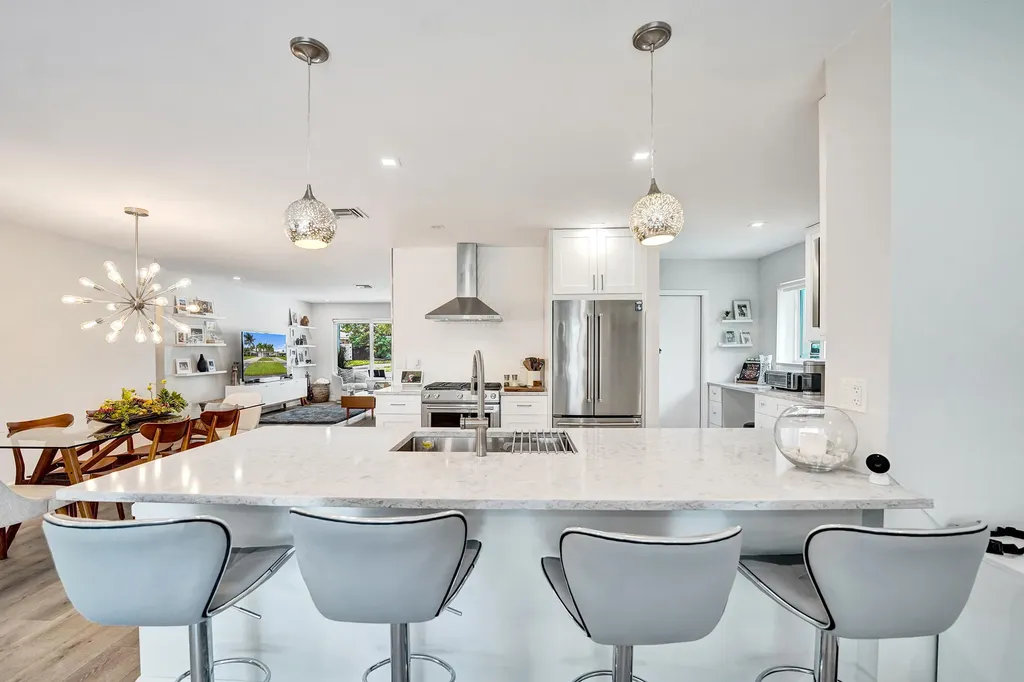 381 SE 3rd Street Pompano Beach FL 33060