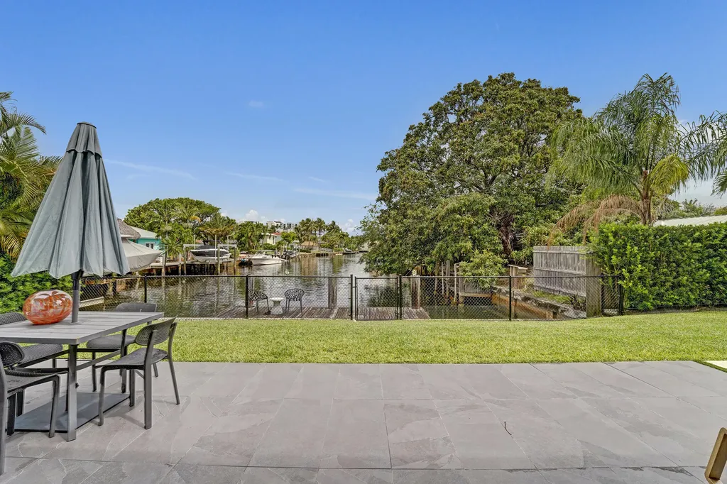 381 SE 3rd Street Pompano Beach FL 33060