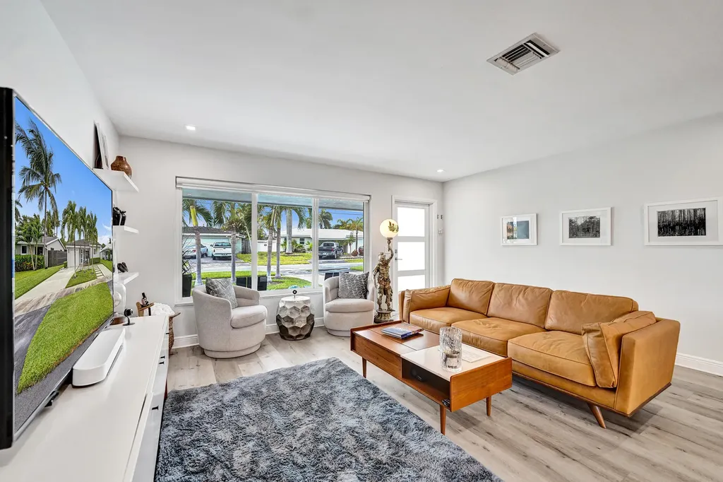 381 SE 3rd Street Pompano Beach FL 33060