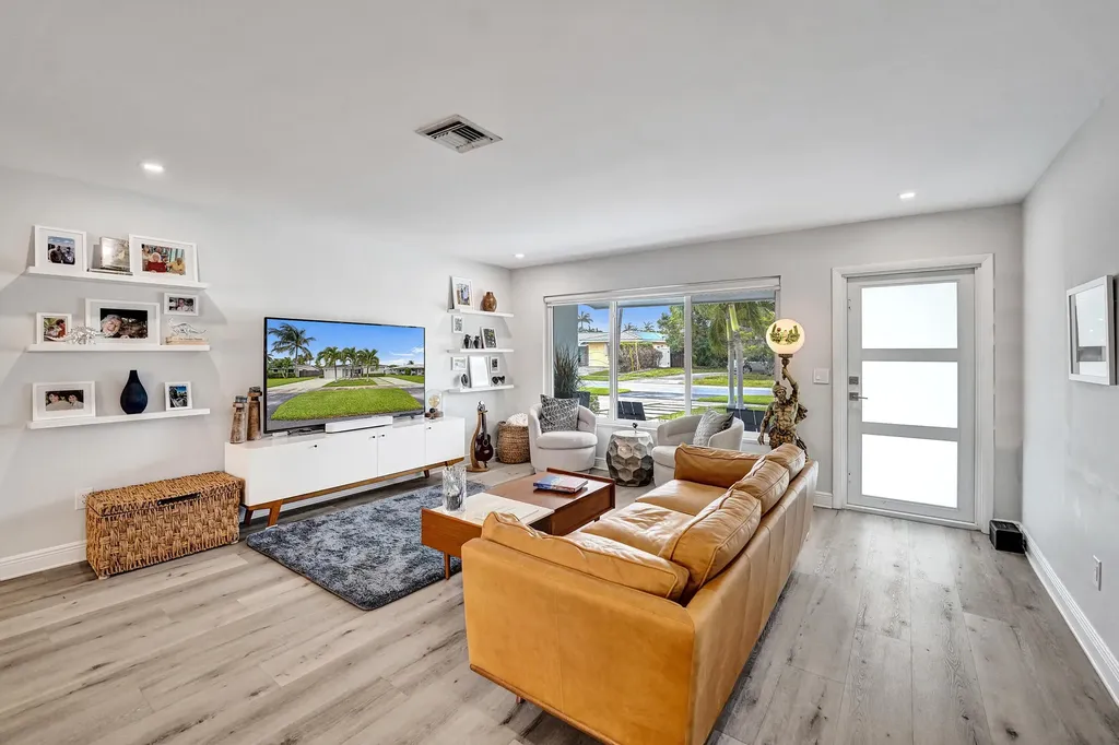 381 SE 3rd Street Pompano Beach FL 33060