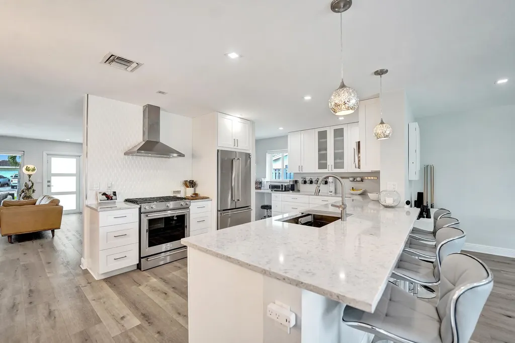 381 SE 3rd Street Pompano Beach FL 33060