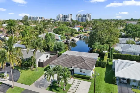 381 SE 3rd Street Pompano Beach FL 33060