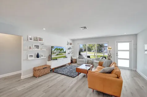381 SE 3rd Street Pompano Beach FL 33060