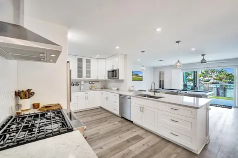 381 SE 3rd Street Pompano Beach FL 33060