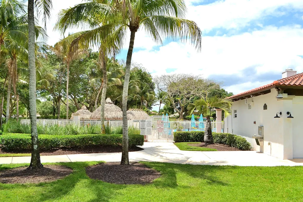 4361 Dogwood Circle Weston FL 33331