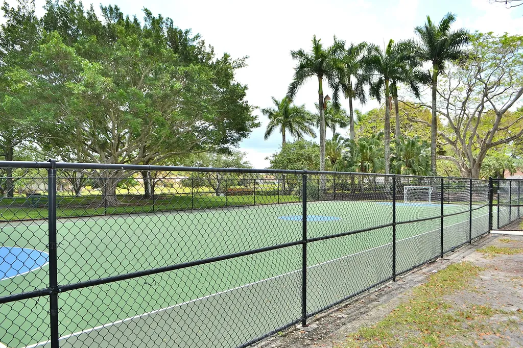 4361 Dogwood Circle Weston FL 33331