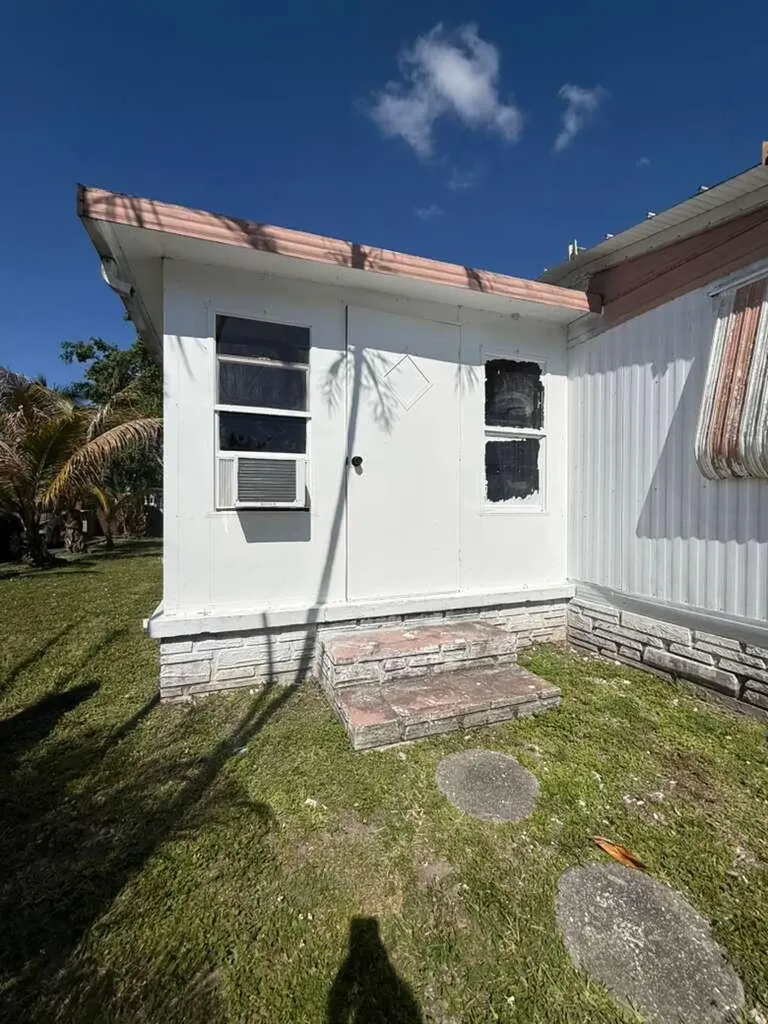 3461 SW 50th Terrace Davie FL 33314