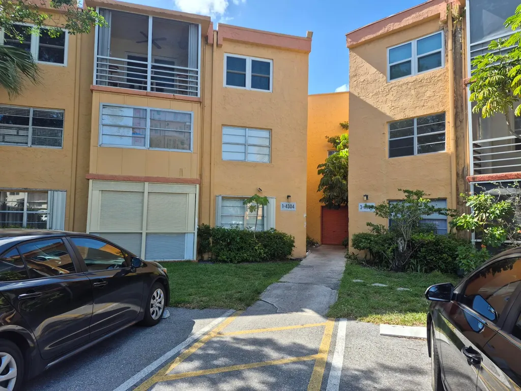 4304 NW 9th Avenue Deerfield Beach FL 33064