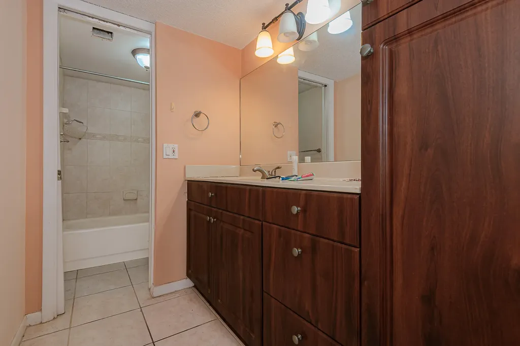 3955 N Nob Hill Road Sunrise FL 33351