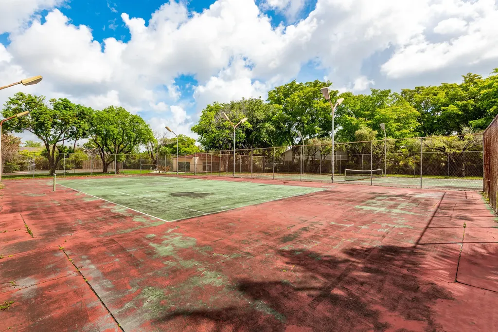 3955 N Nob Hill Road Sunrise FL 33351