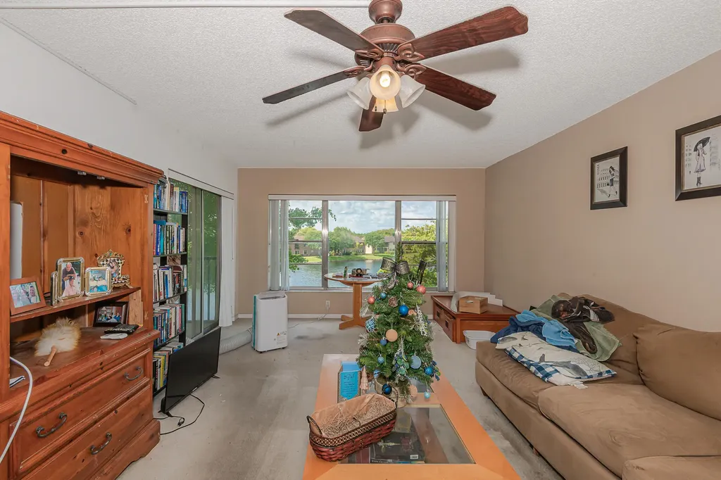 3955 N Nob Hill Road Sunrise FL 33351