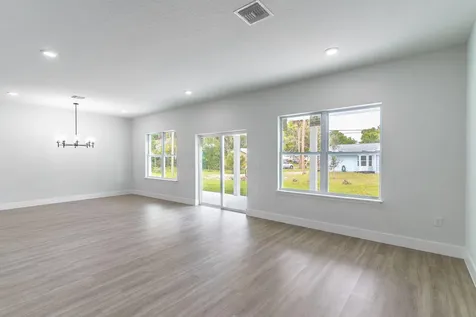 983 NW Pace Drive Drive NW Palm Bay FL 32907