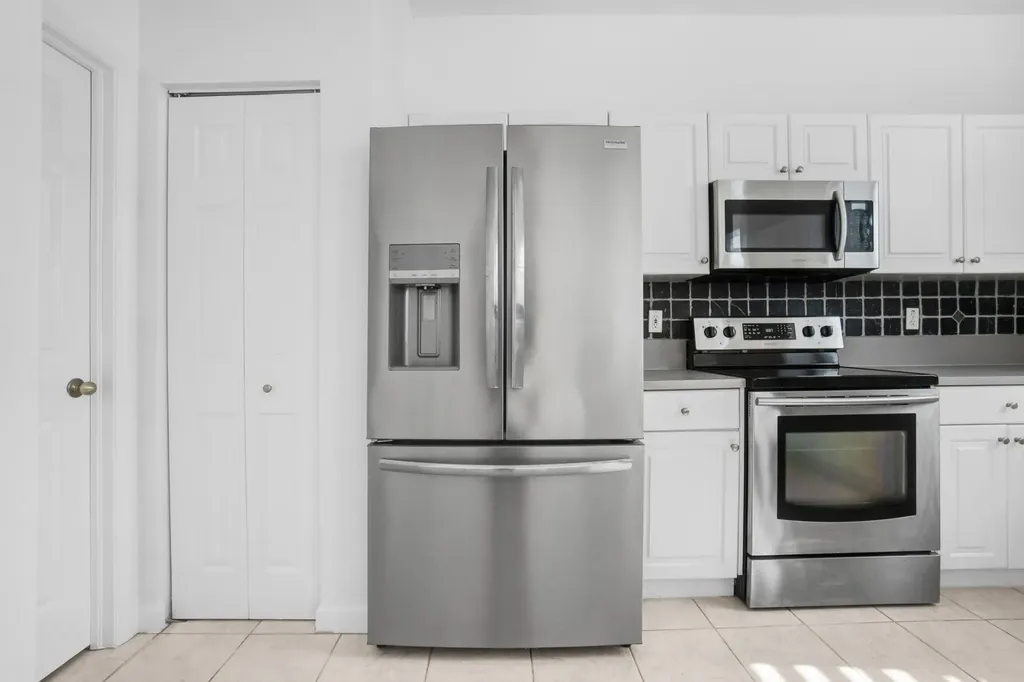9002 SW 214th Lane Cutler Bay FL 33189
