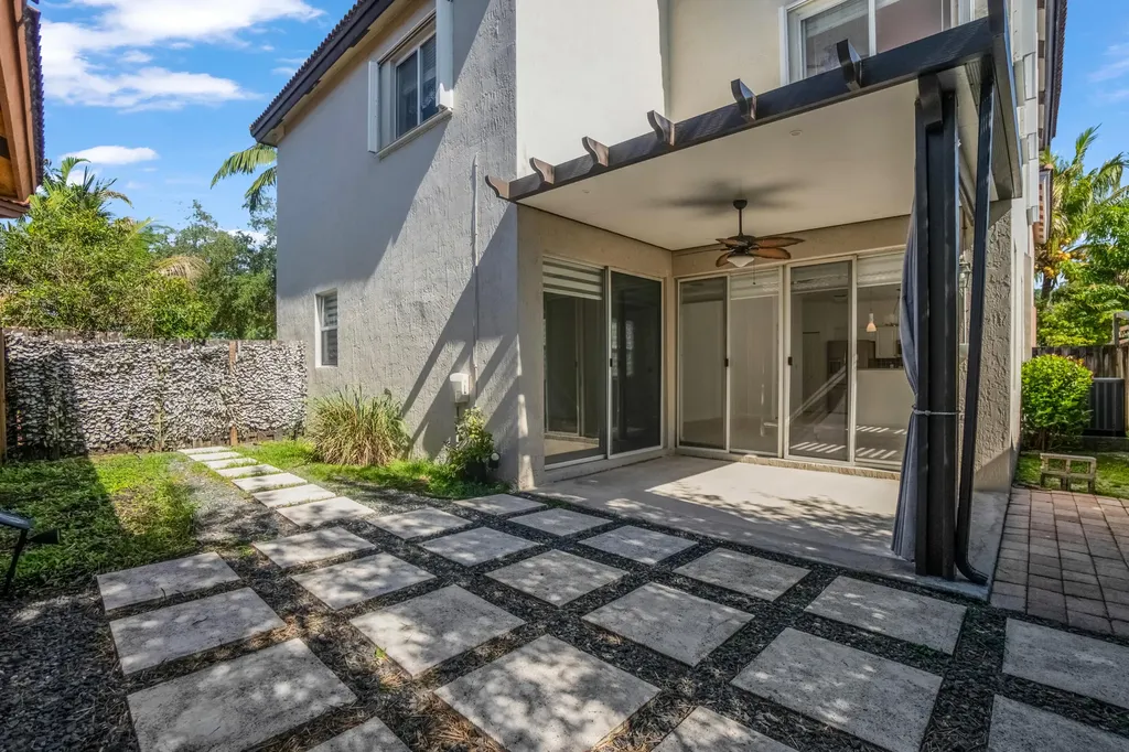 9002 SW 214th Lane Cutler Bay FL 33189