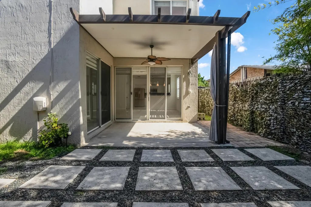 9002 SW 214th Lane Cutler Bay FL 33189