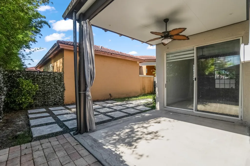 9002 SW 214th Lane Cutler Bay FL 33189