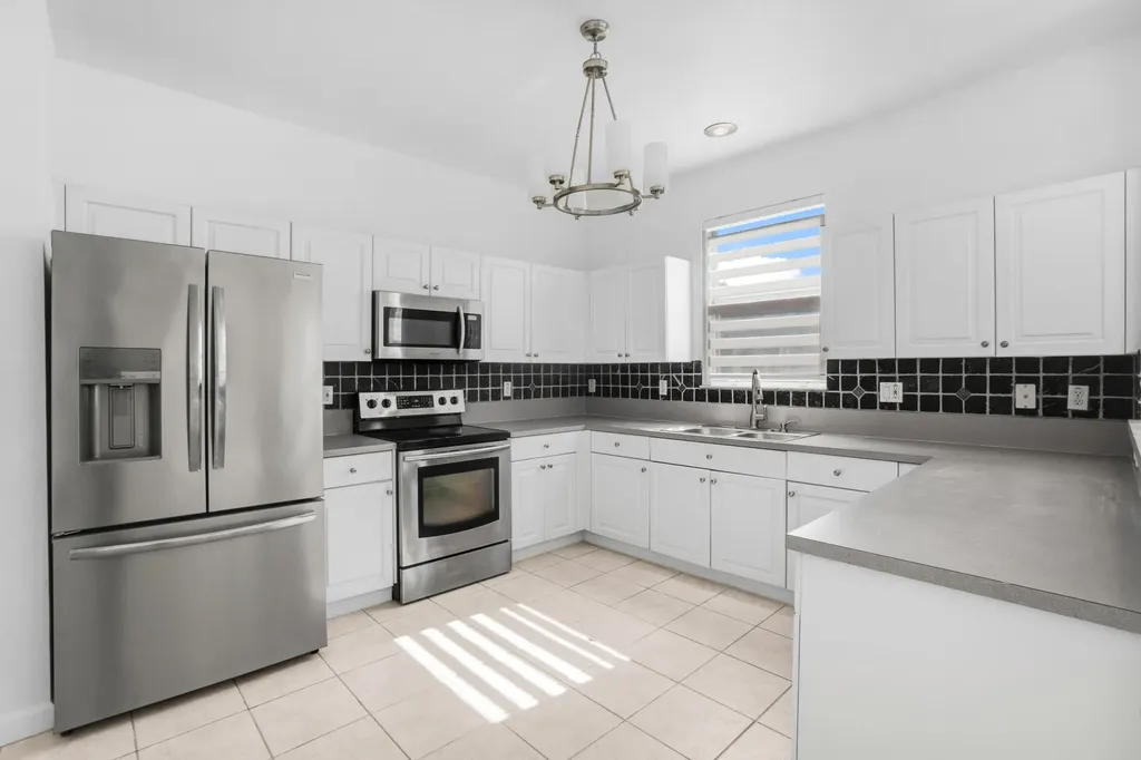 9002 SW 214th Lane Cutler Bay FL 33189