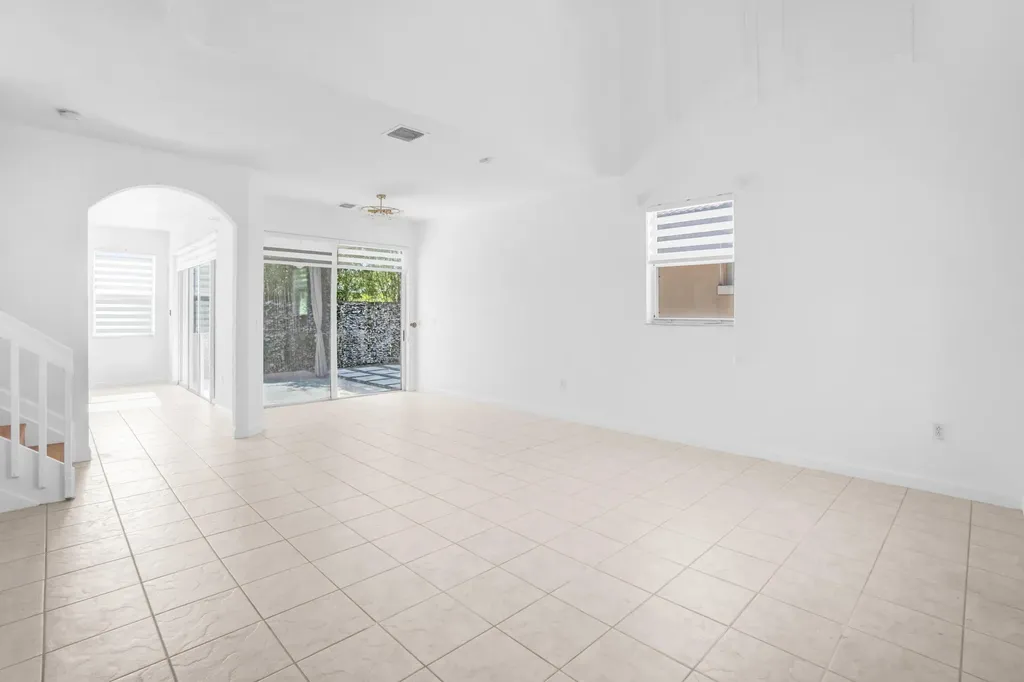 9002 SW 214th Lane Cutler Bay FL 33189