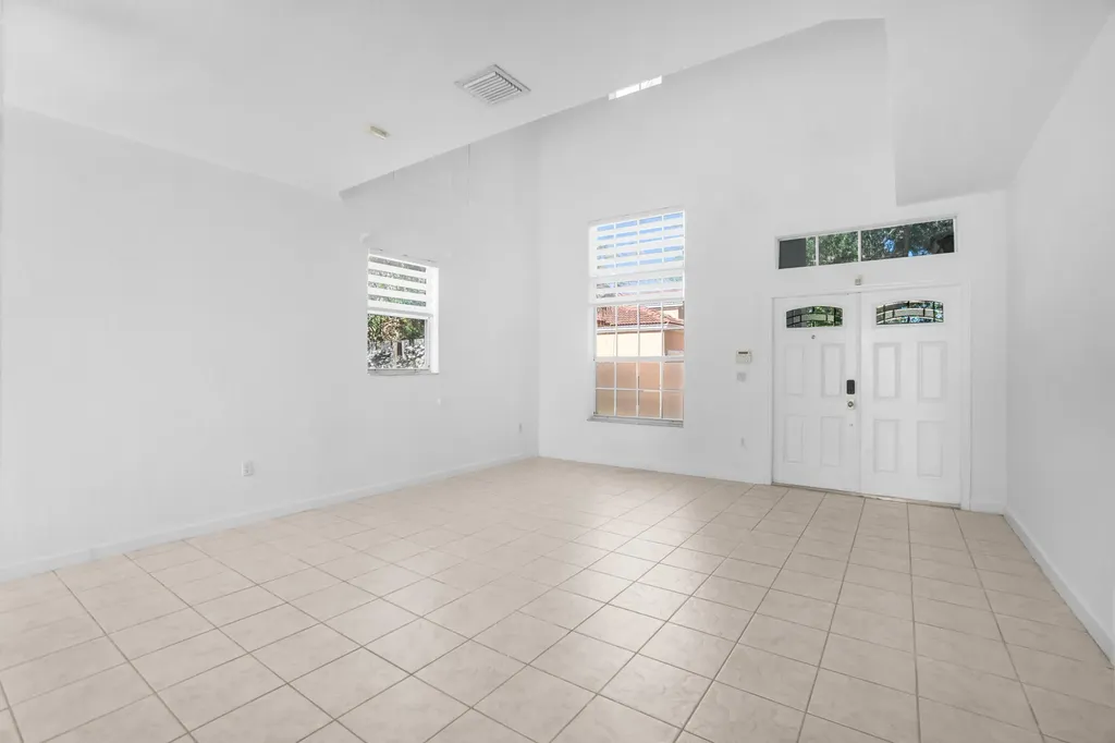 9002 SW 214th Lane Cutler Bay FL 33189
