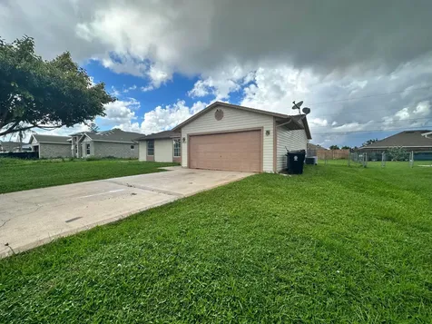 1021 SW Dubois Avenue Port St Lucie FL 34953
