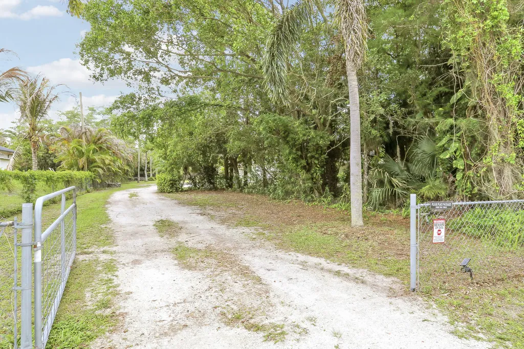 16296 81st Lane N The Acreage FL 33470