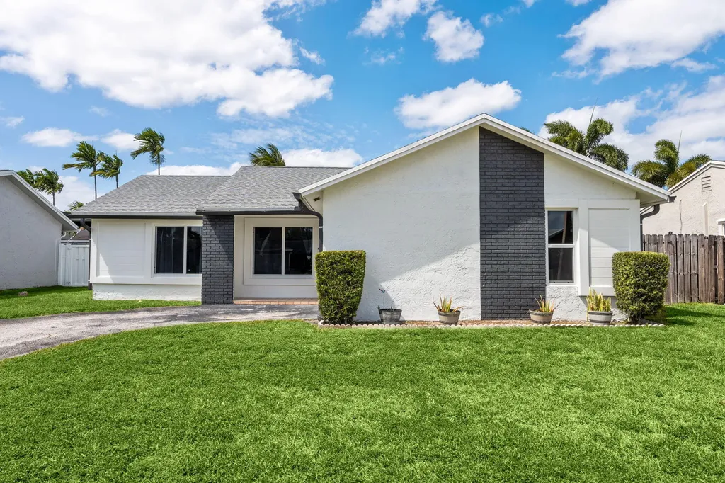 11831 NW 38th Place Sunrise FL 33323