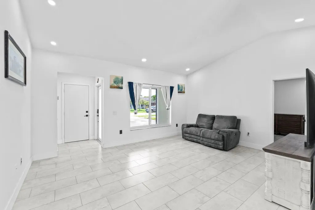 11831 NW 38th Place Sunrise FL 33323