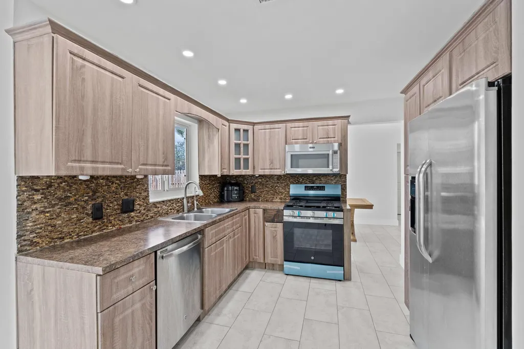 11831 NW 38th Place Sunrise FL 33323