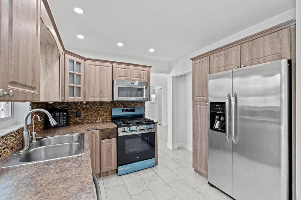 11831 NW 38th Place Sunrise FL 33323