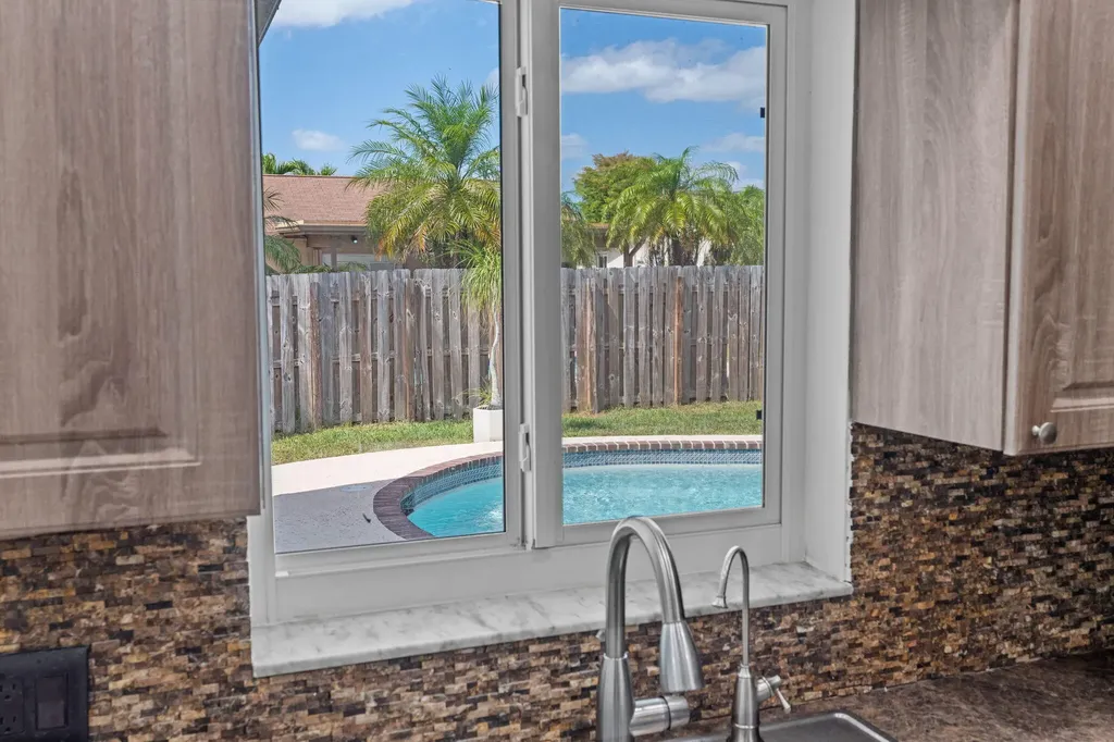 11831 NW 38th Place Sunrise FL 33323
