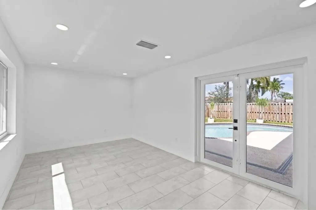 11831 NW 38th Place Sunrise FL 33323