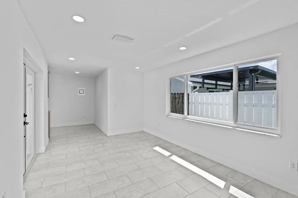 11831 NW 38th Place Sunrise FL 33323