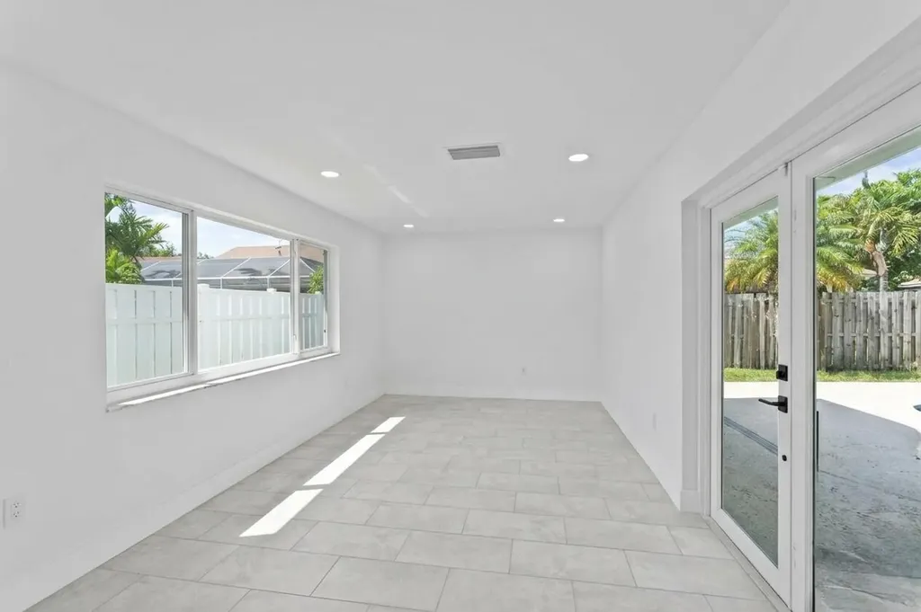 11831 NW 38th Place Sunrise FL 33323